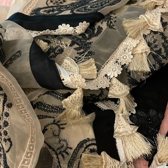 Pakistani Designer Sana Safinaz Black and beige Embroidered Outfit - Picture 7 of 15